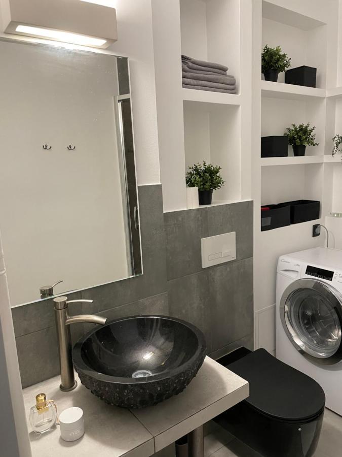 Grey Gucci Apartment City Center 바르샤바 외부 사진